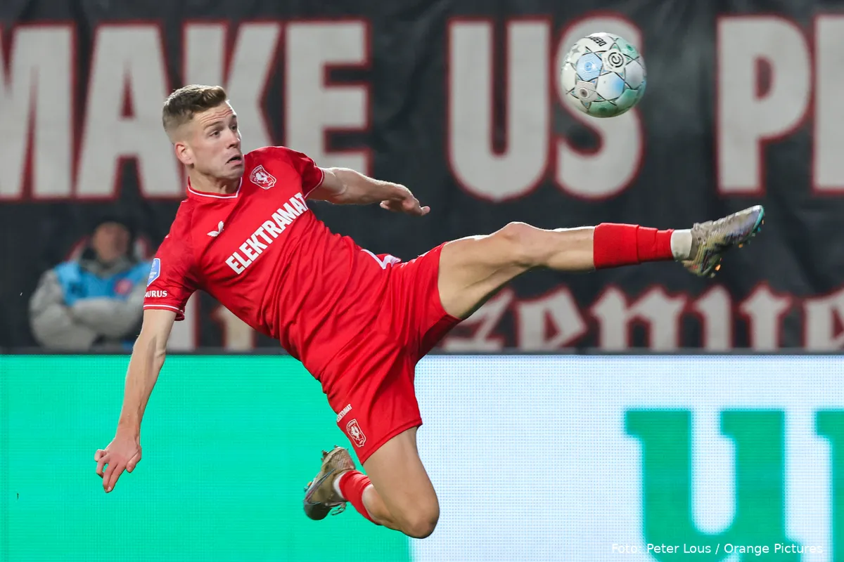 gijs smal vliegt naar bal fc twente excelsior 2023 2024
