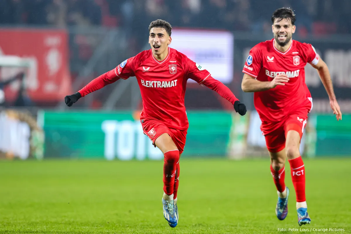 younes taha juicht na goal robin propper fc twente excelsior 2023 2024
