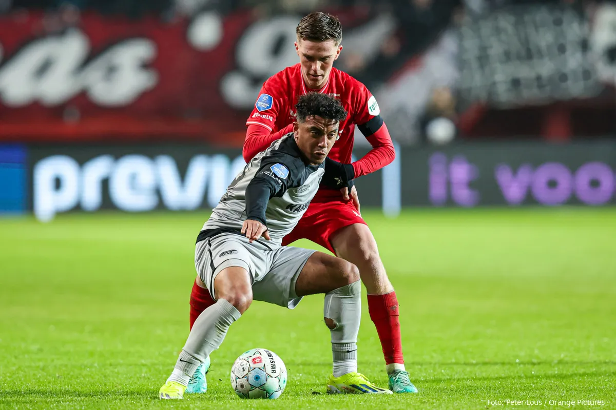 daan rots myron van brederode in duel fc twente az 2023 2024