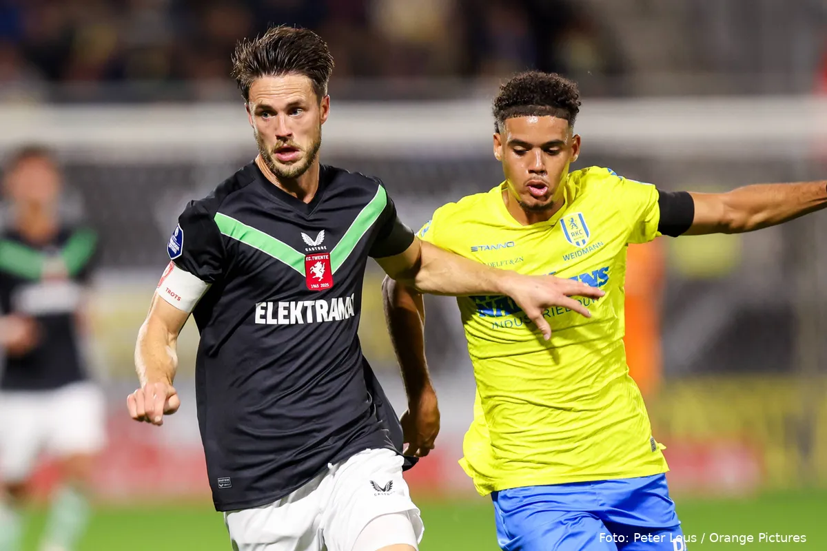 daouda-weidmann-ricky-van-wolfswinkel-close-up-rkc-waalwijk-fc-twente-2024-2025