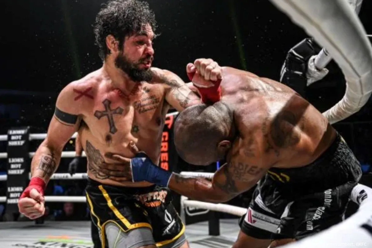 Video bewijst valsspelen Austin Trout in Bare Knuckle bokswedstrijd tegen Diego Sanchez