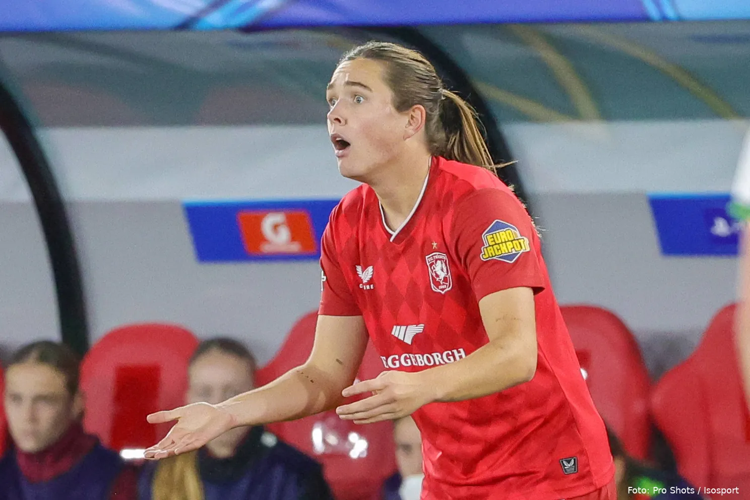 alieke-tuin-close-up-verbazing-oh-leuven-fc-twente-2025-2026