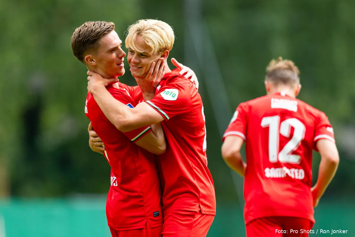 daan rots harrie kuster juichen fc twente hannover 06 oefenwedstrijd voorbereiding 2024 2025