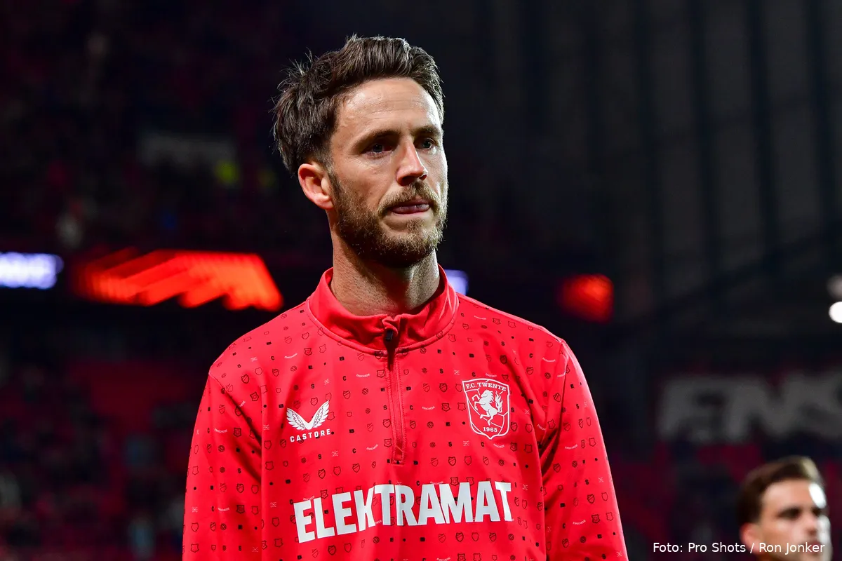 ricky van wolfswinkel trainingsshirt fc twente warming up fc twente ss lazio europa league 2024 2025