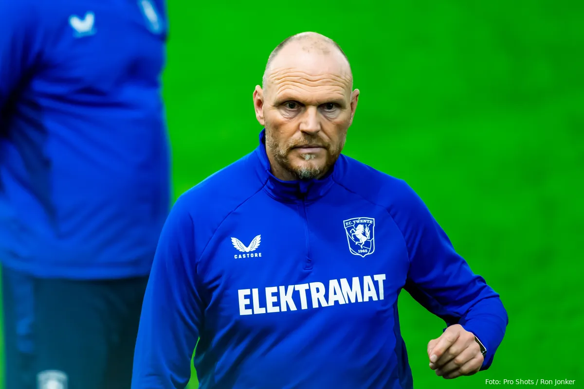 joseph oosting trainingstenue georgios karaiskakisstadion olympiakos piraeus europa league 2024 2025