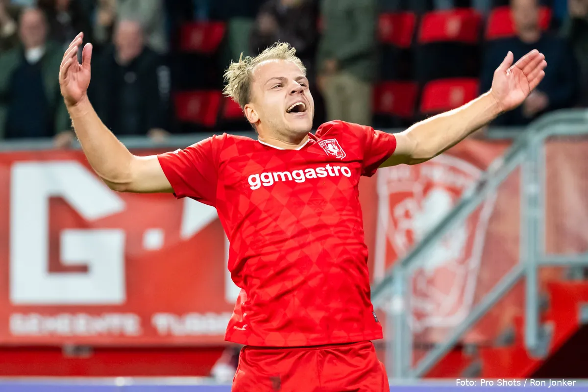 thomas-van-den-belt-close-up-juichen-handen-gespreid-fc-twente-fortuna-sittard-2025-2026