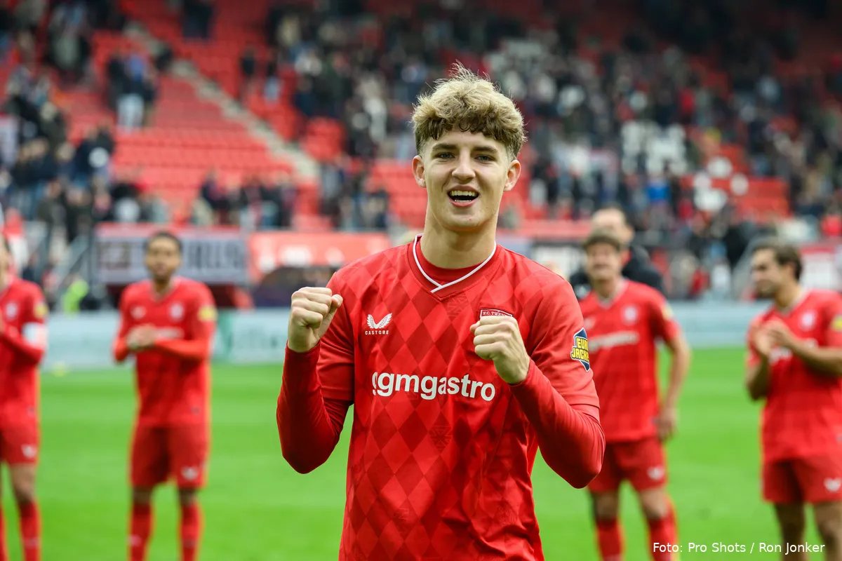 Ruud-nijstad-juicht-gebalde-vuisten-fc-twente-heracles-almelo-2025-2026