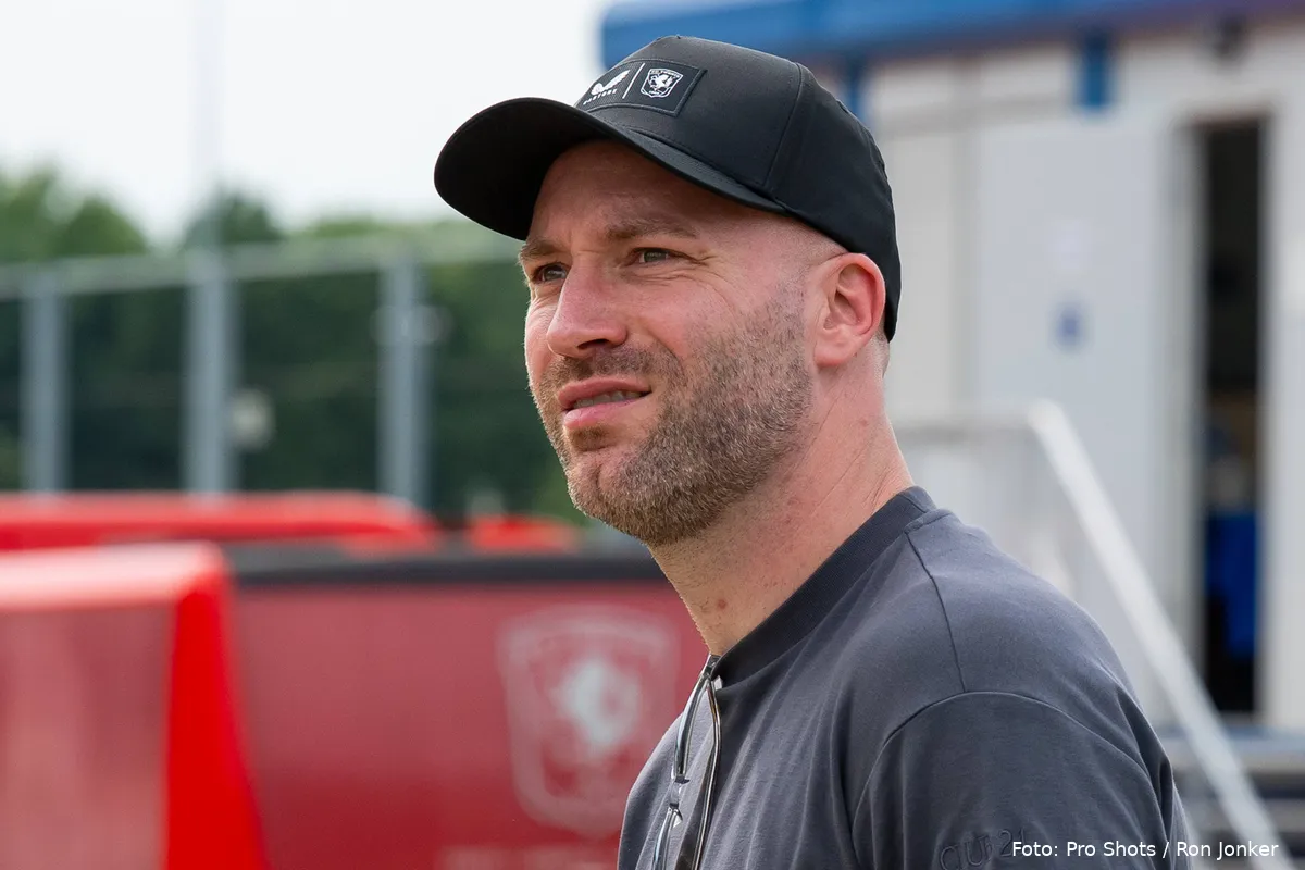 dominique-scholten-close-up-algemeen-directeur-fc-twente-castore-petje-2025