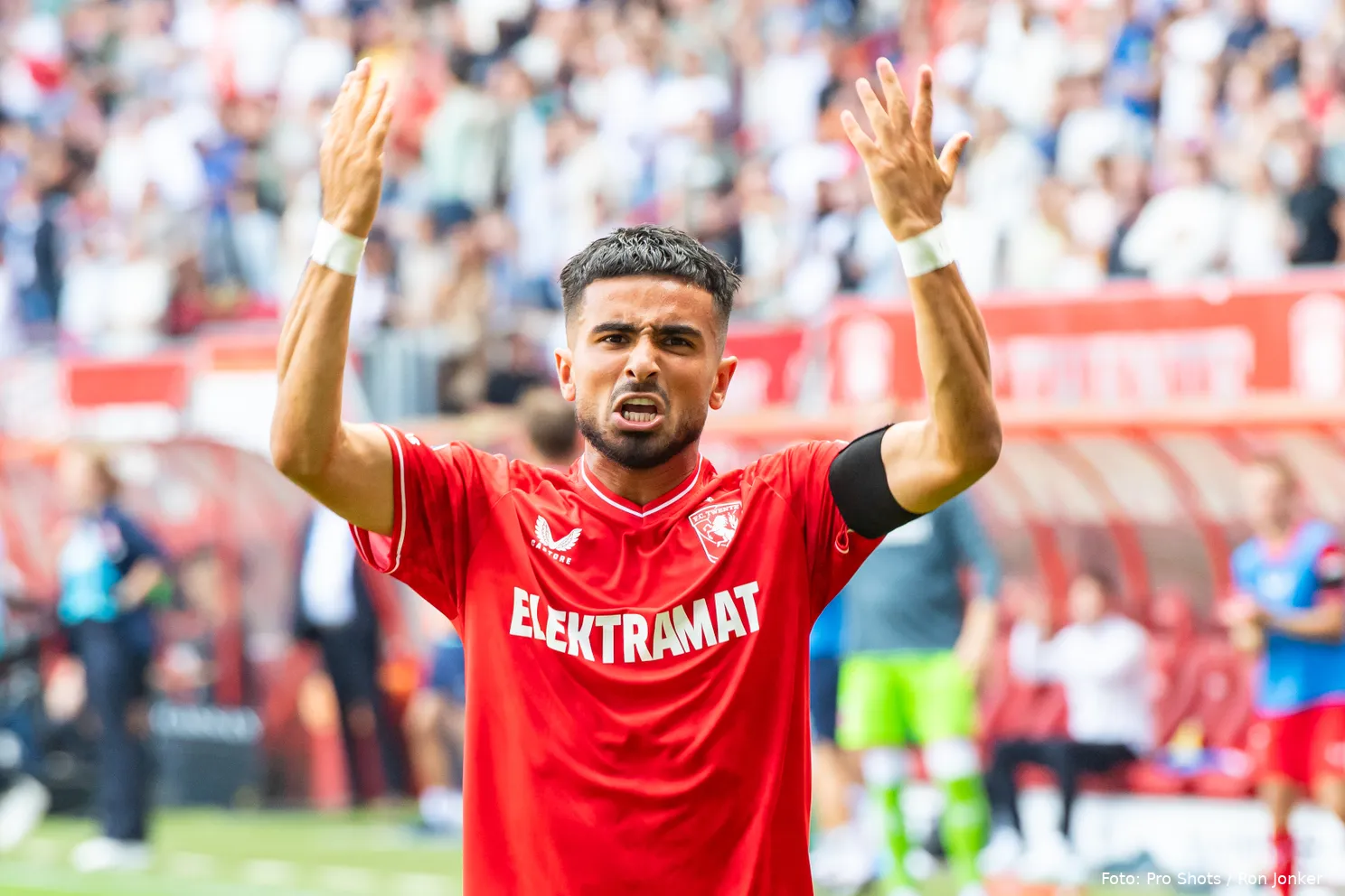 unuvar juichend voor vak p twente ajax 2023