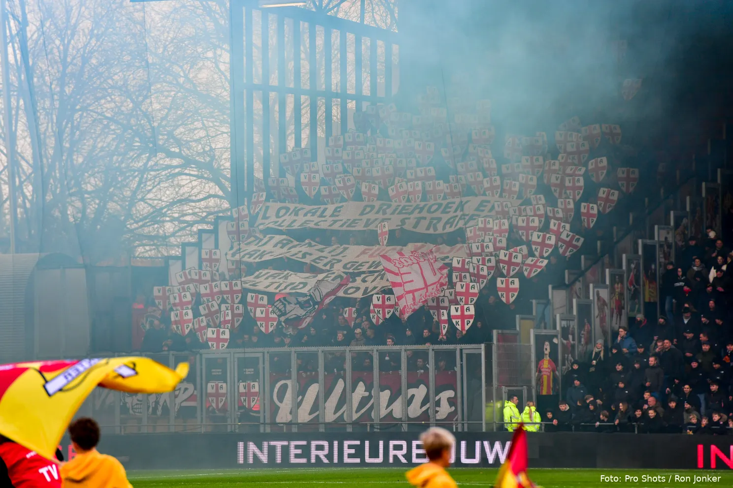 sfeeractie spandoek supporters vak p weren go ahead eagles fc twente uitvak 2023 2024