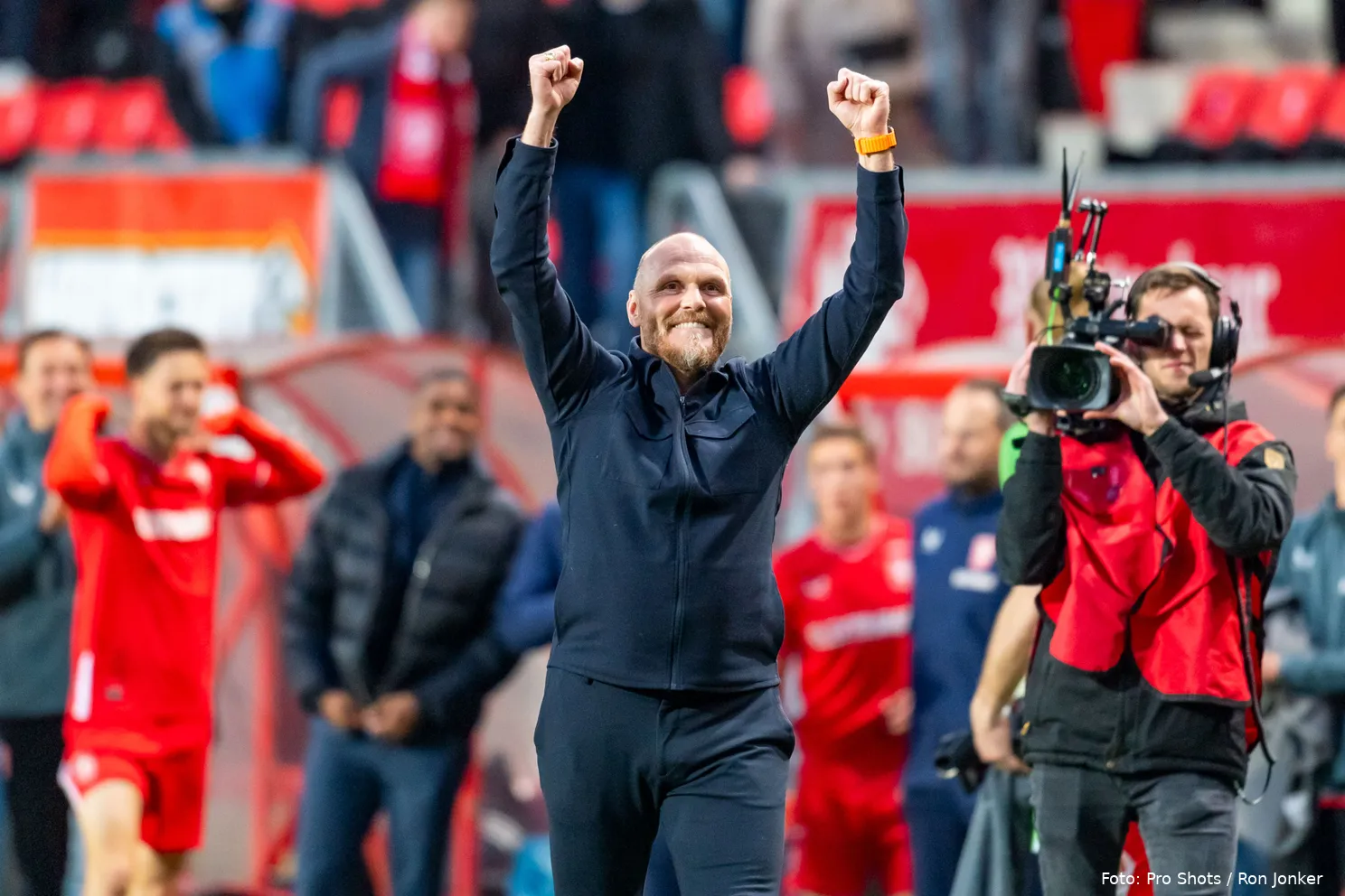 joseph oosting juichen voor supporters fc twente almere city 2023 2024
