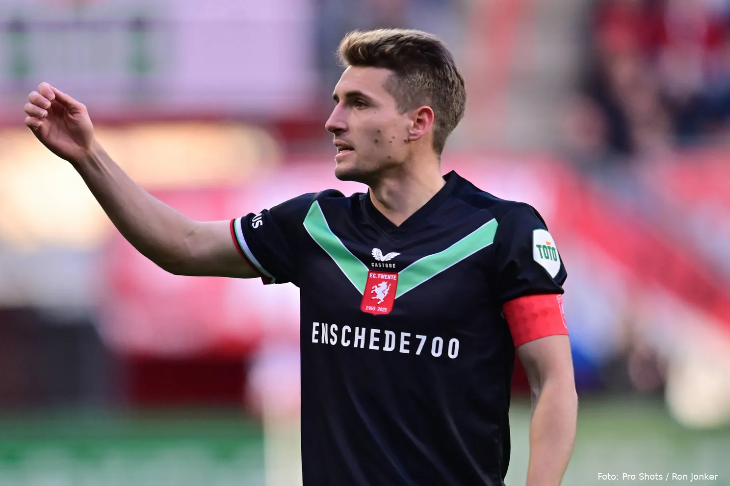 michal sadilek aanvoerder fc twente fortuna sittard 2024 2025 ingezoomd