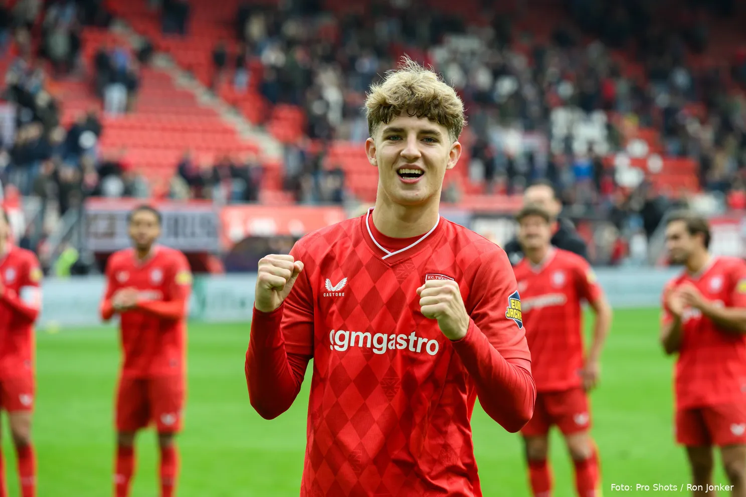 Ruud-nijstad-juicht-gebalde-vuisten-fc-twente-heracles-almelo-2025-2026