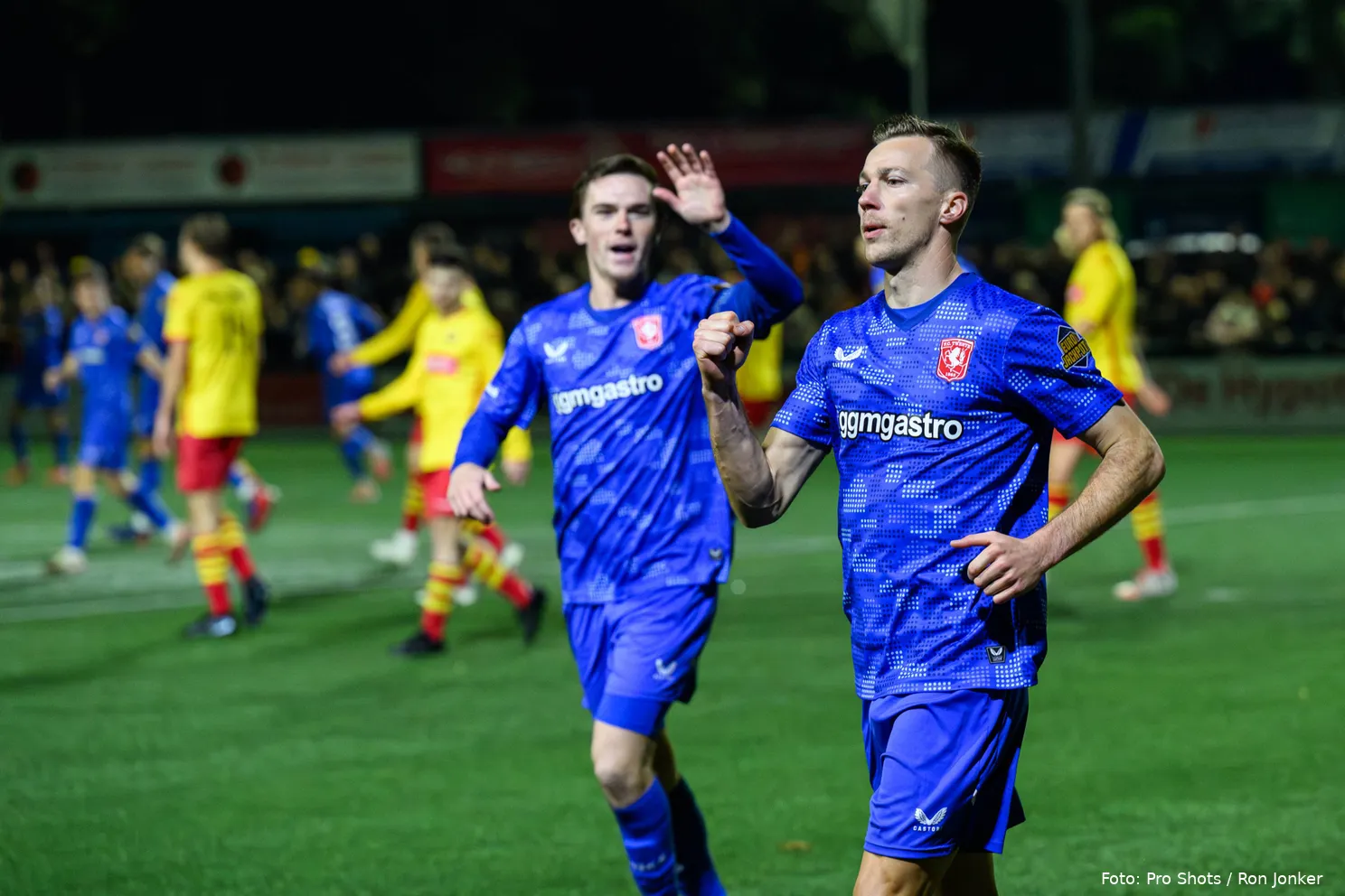 arno-verschueren-vuistje-daan-rots-juichen-rohda-raalte-fc-twente-knvb-beker-2025-2026