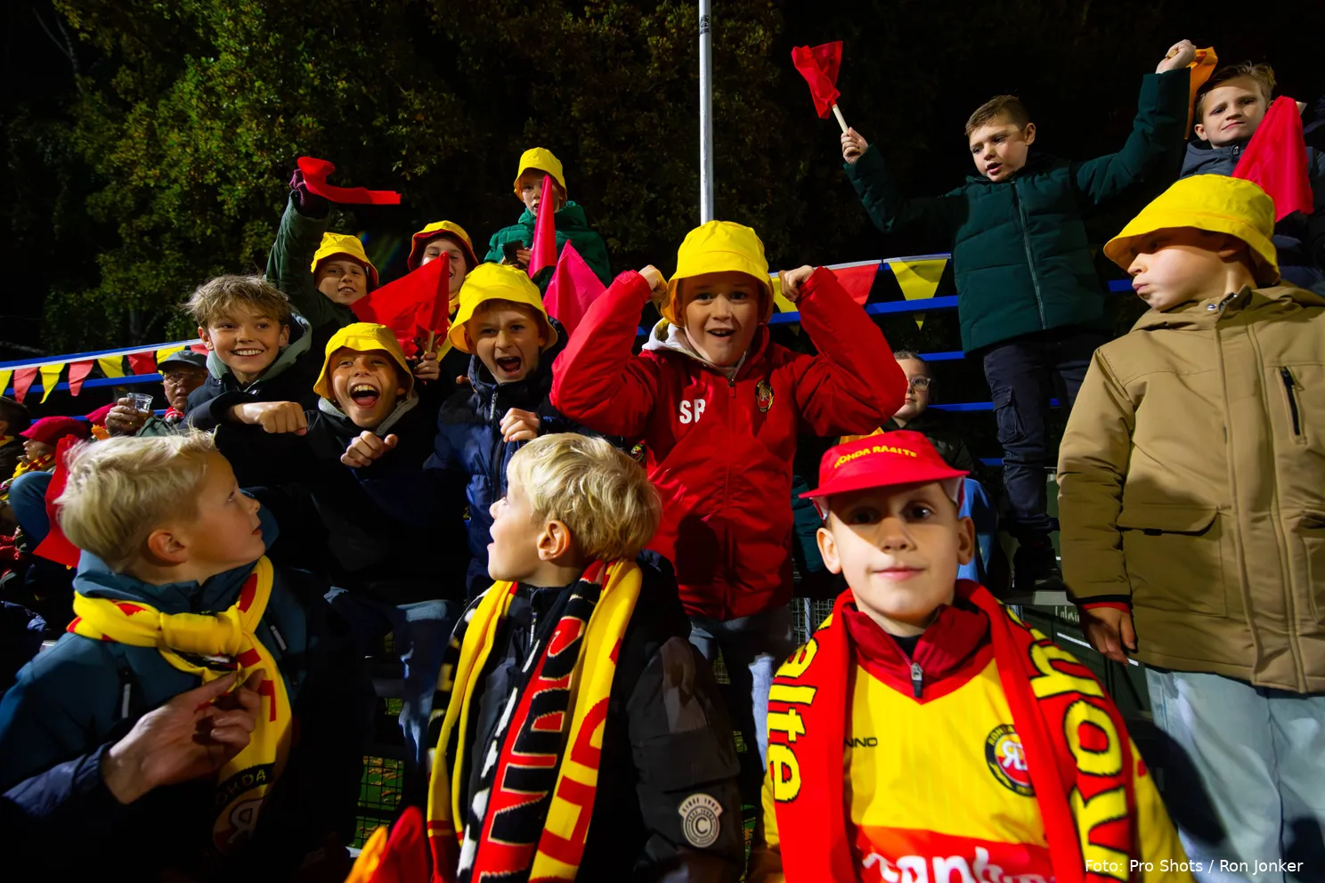 jonge-rohda-supporters-juichen-raalte-fc-twente-knvb-beker-2025-2026