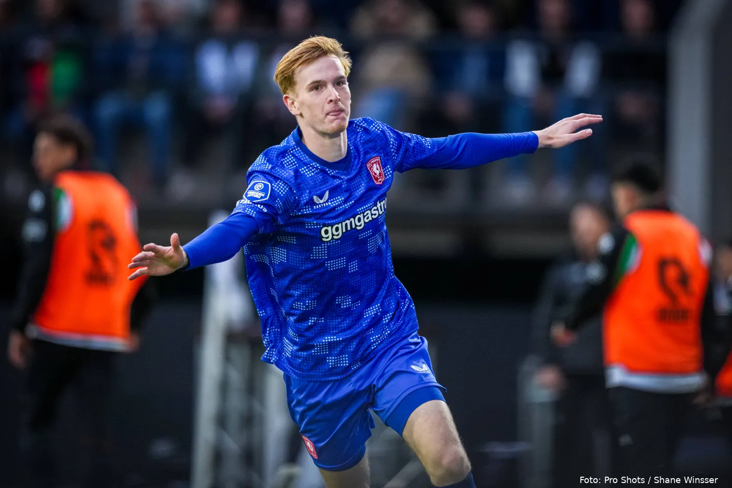 mats-rots-juichen-armen-gespreid-nec-nijmegen-fc-twente-2025-2026