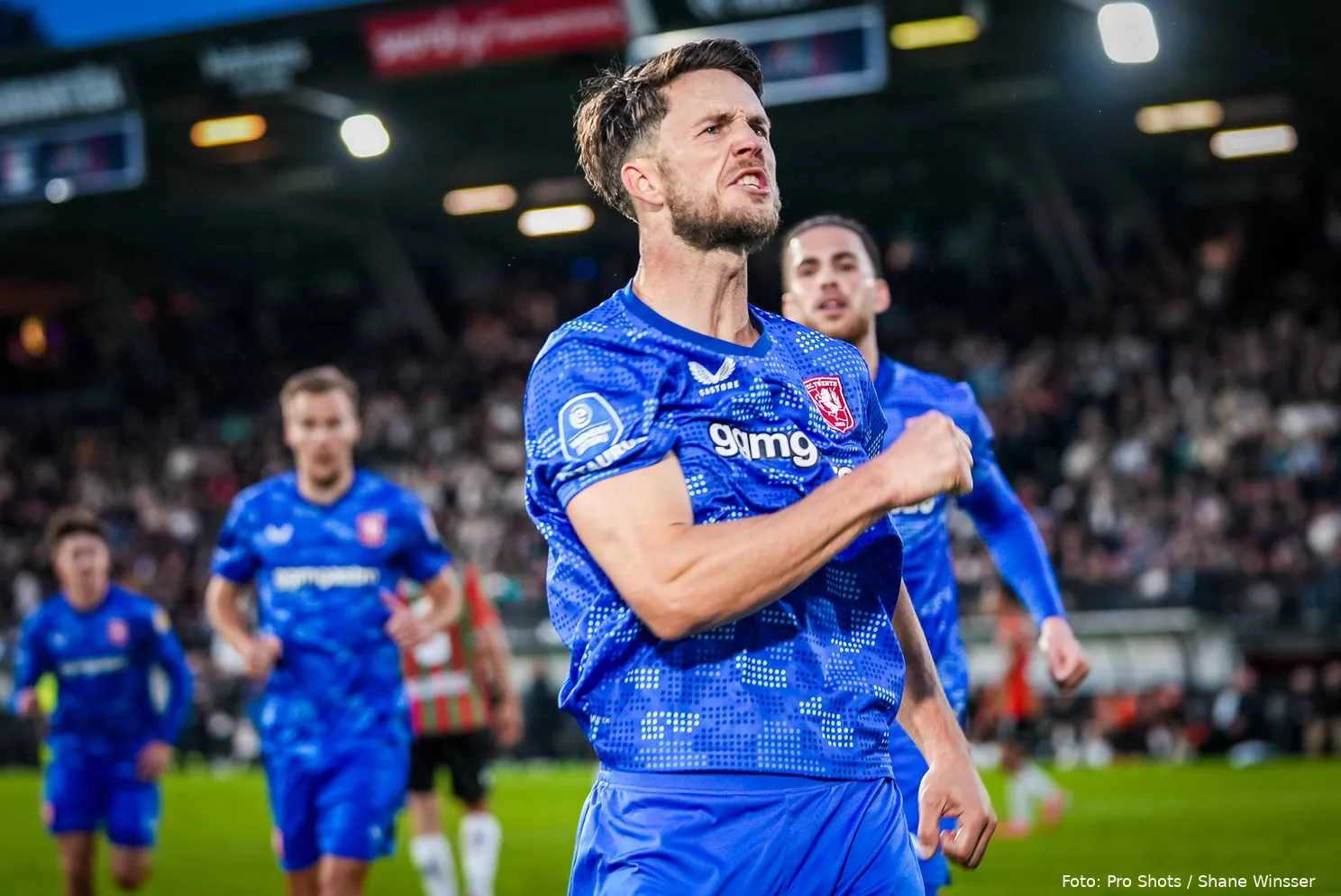 ricky-van-wolfswinkel-juichen-fanatiek-nec-nijmegen-fc-twente-2025-2026