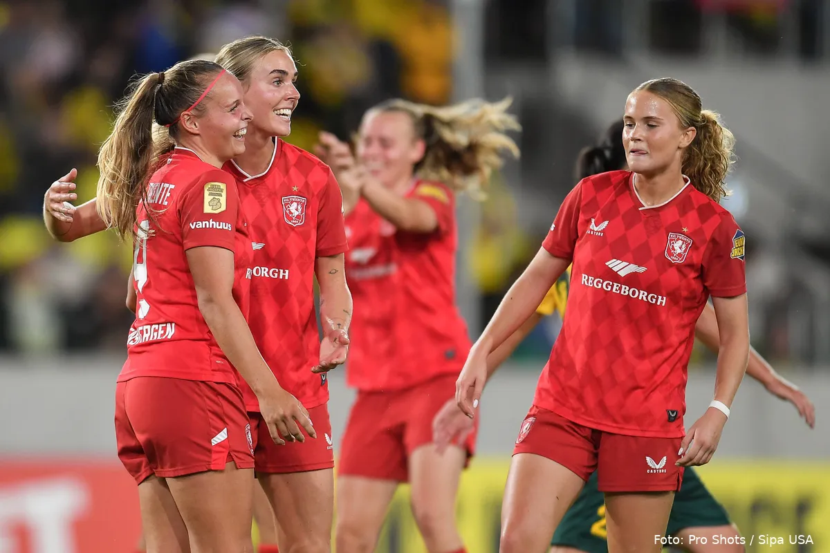 jill-roord-jaimy-ravensbergen-juichen-gks-katowice-fc-twente-womens-champions-league-2025-2026