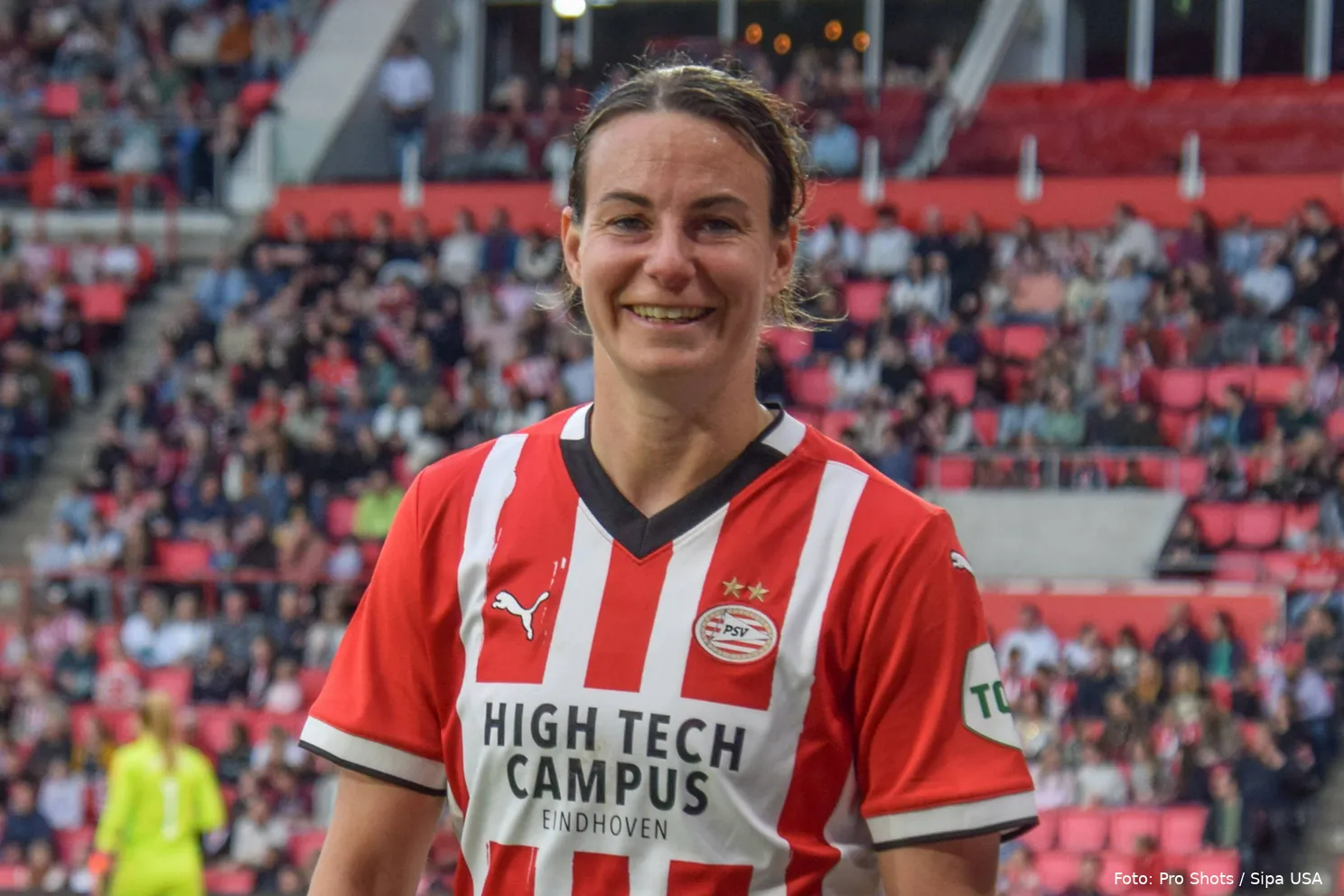 renate jansen lacht na wissel psv vrouwen ajax 2024 2025 closer