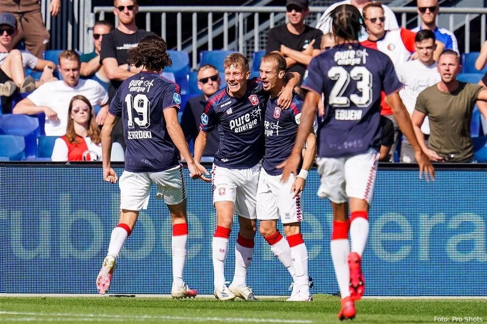 FC Twente stunt en keert met punt op zak terug naar Enschede