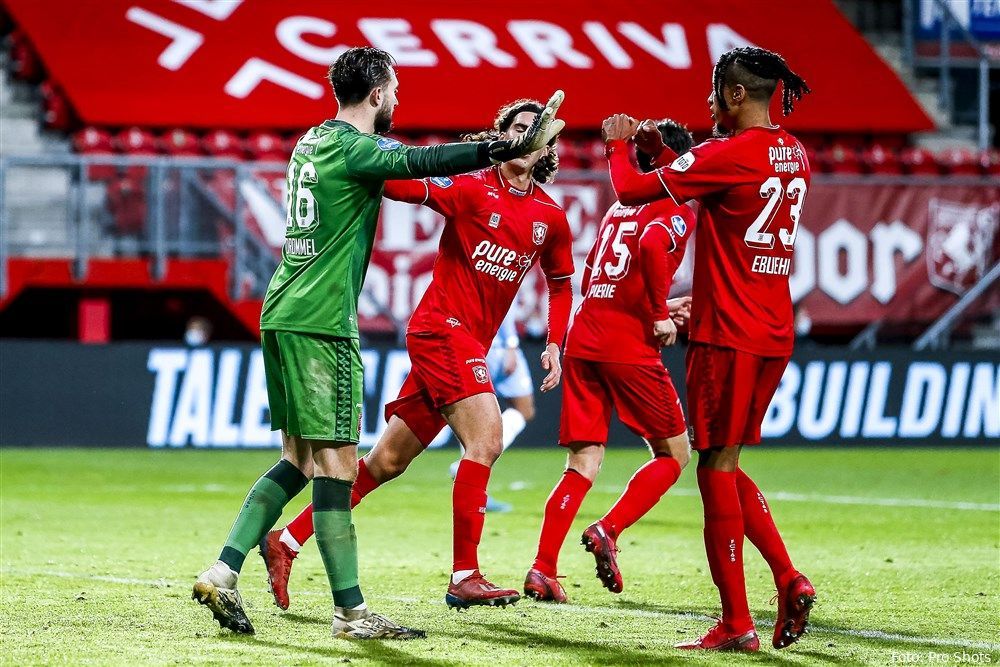 FC Twente en PSV delen de punten in bloedstollend duel