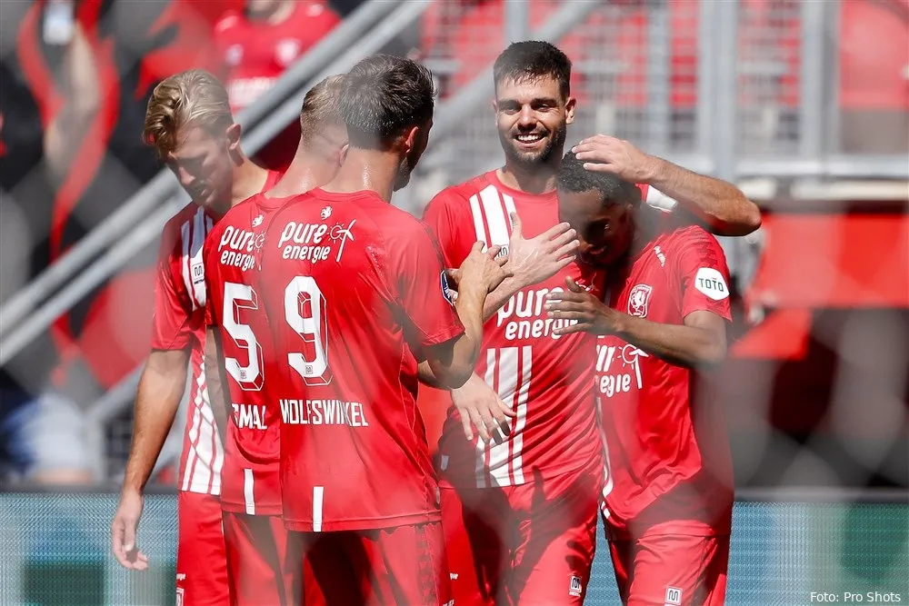 In beeld: FC Twente wint ruim onder warme omstandigheden