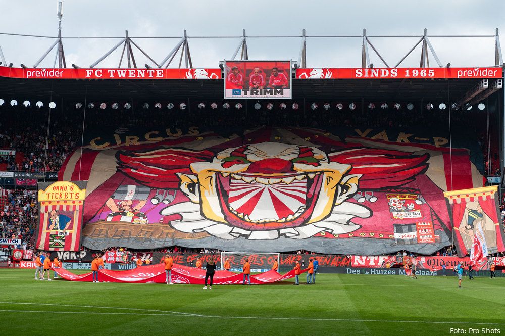 Foto's en video's: Uitzinnige supporters genieten van FC Twente - Ajax