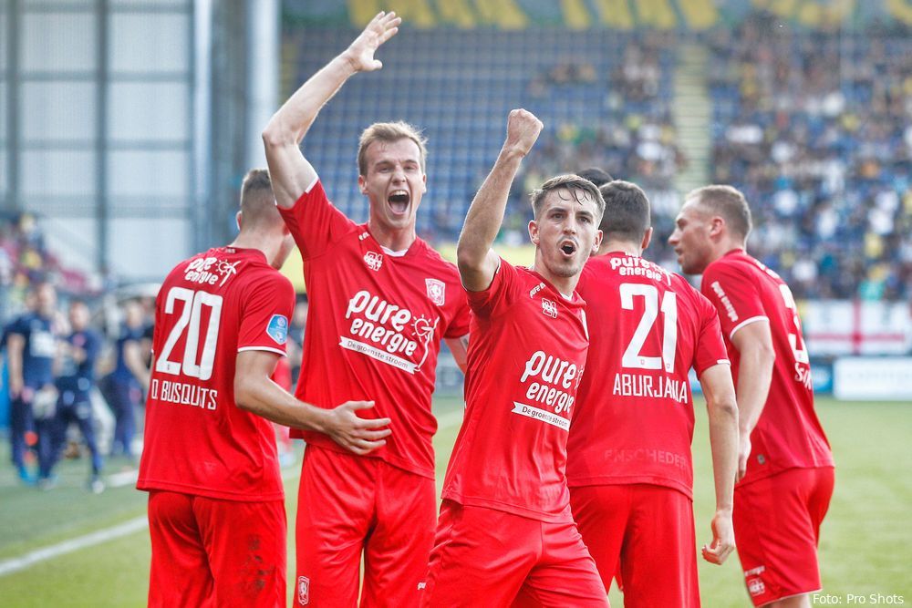 Foto's: FC Twente-selectie leeft zich uit in de bossen van Het Hulsbeek