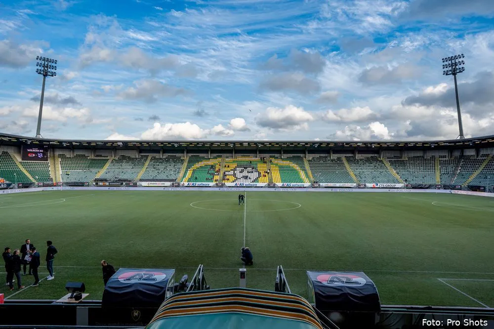 Bizarre beelden: Dak waait van stadion ADO Den Haag, vlak na eigen 'grapje'
