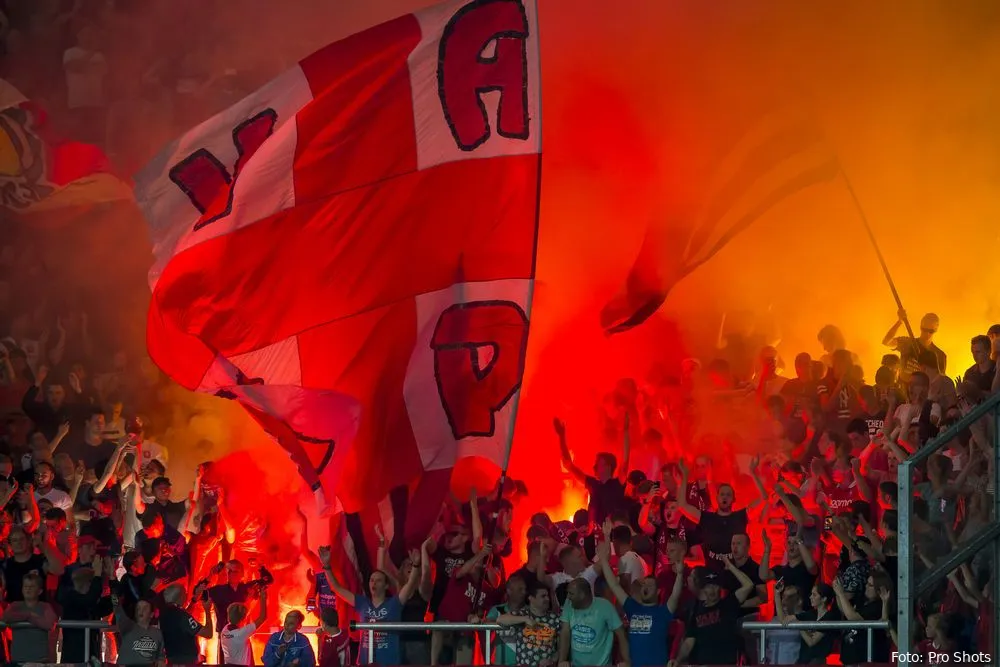 FC Twente supporters laten zich opnieuw gelden: Altijd en overal!
