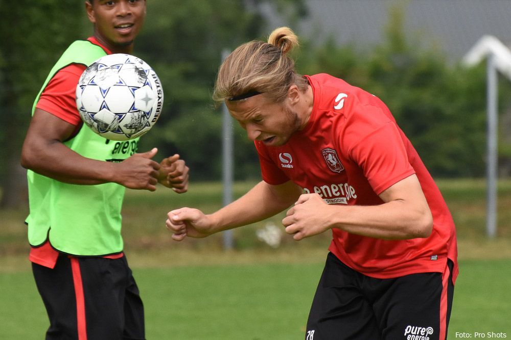 Heinen: "Van der Lely gaat het met FC Twente proberen met een barista-kapsel"