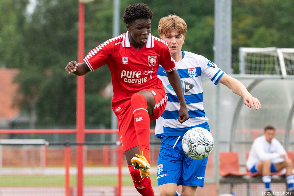 FC Twente gaat oud-Ajacied binden: "Linkspoot met goed schot"