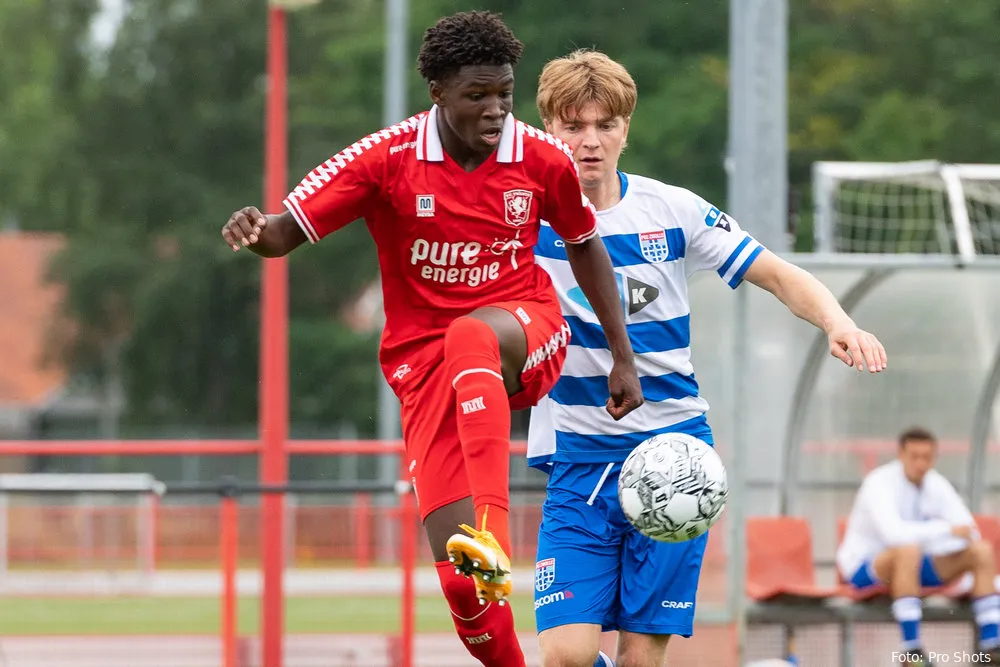 Video: Markelo blinkt uit bij zege Onder21 op hekkensluiter sc Heerenveen