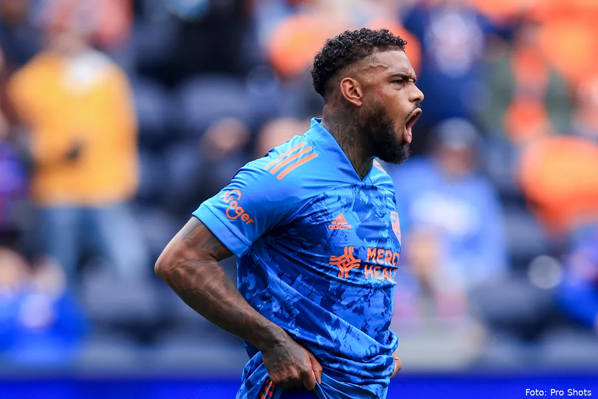 Supporters zien transfervrije Locadia graag naar FC Twente komen