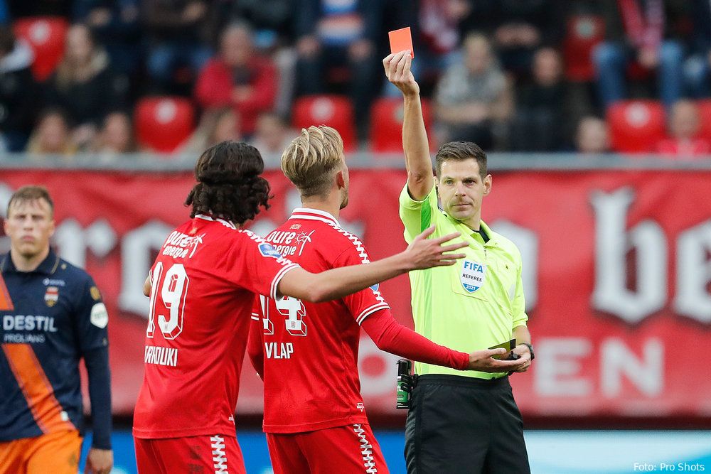 KNVB legt FC Twente boete op na spreekkoren richting scheidsrechter