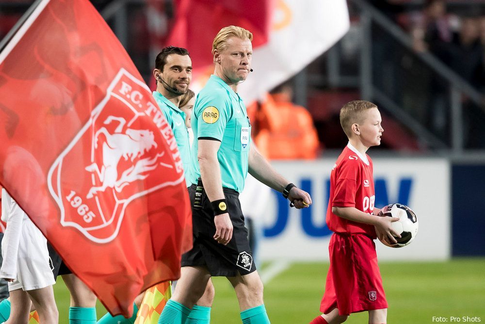 Blom fluit FC Twente - FC Utrecht en daar kan FC Twente blij mee zijn