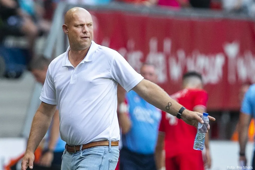 Hofland teleurgesteld in eigen spelers: "We hebben elkaar keihard laten vallen"