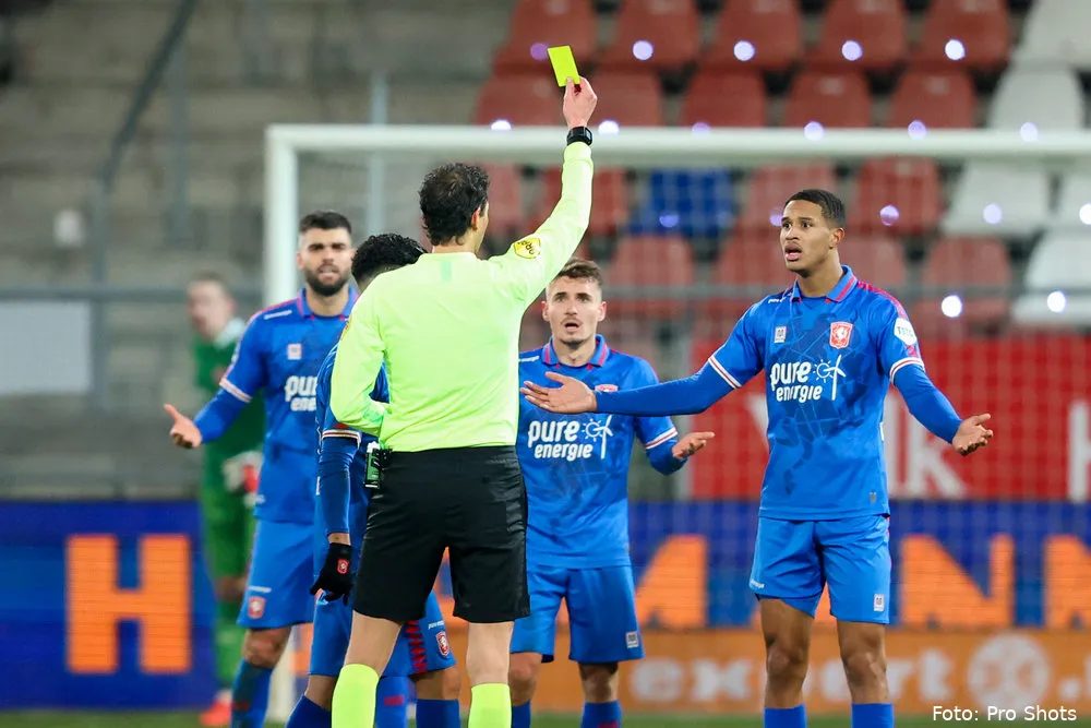 Scheidsrechter maakt twintig maanden na veelbesproken beslissing rentree bij FC Twente