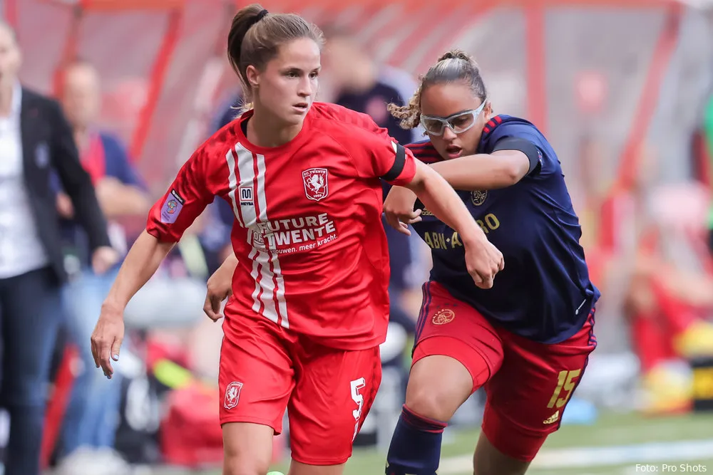 FC Twente (v) verliest koppositie door ruime overwinning Ajax