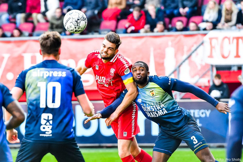VAN BINNENUIT: FC Twente pakt drie punten in een zonnige Veste