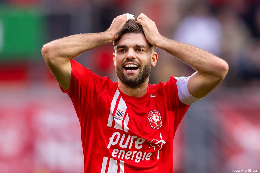 VAN BINNENUIT: Late gelijkmaker & oud-spelers nemen afscheid
