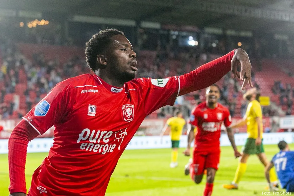 Menig: "Toen ik dat vuurwerk zag, was ik echt trots dat ik voor Twente speel"