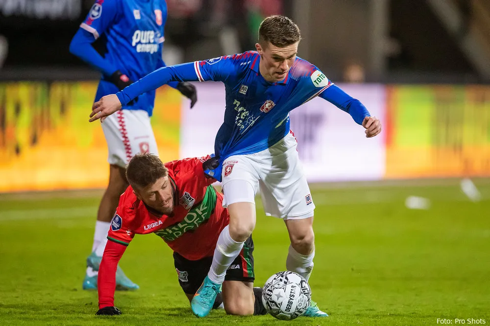 Foto: Rots op krukken na pijnlijke aftocht vroeg in de wedstrijd