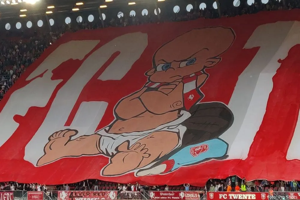 VIDEO: Nagenieten van het 240 meter lange spandoek van Ultras Vak P