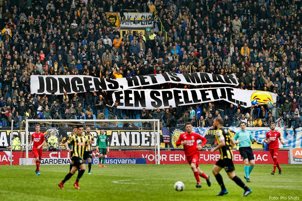 spandoek vitesse twente 2018 degradatie spelletje