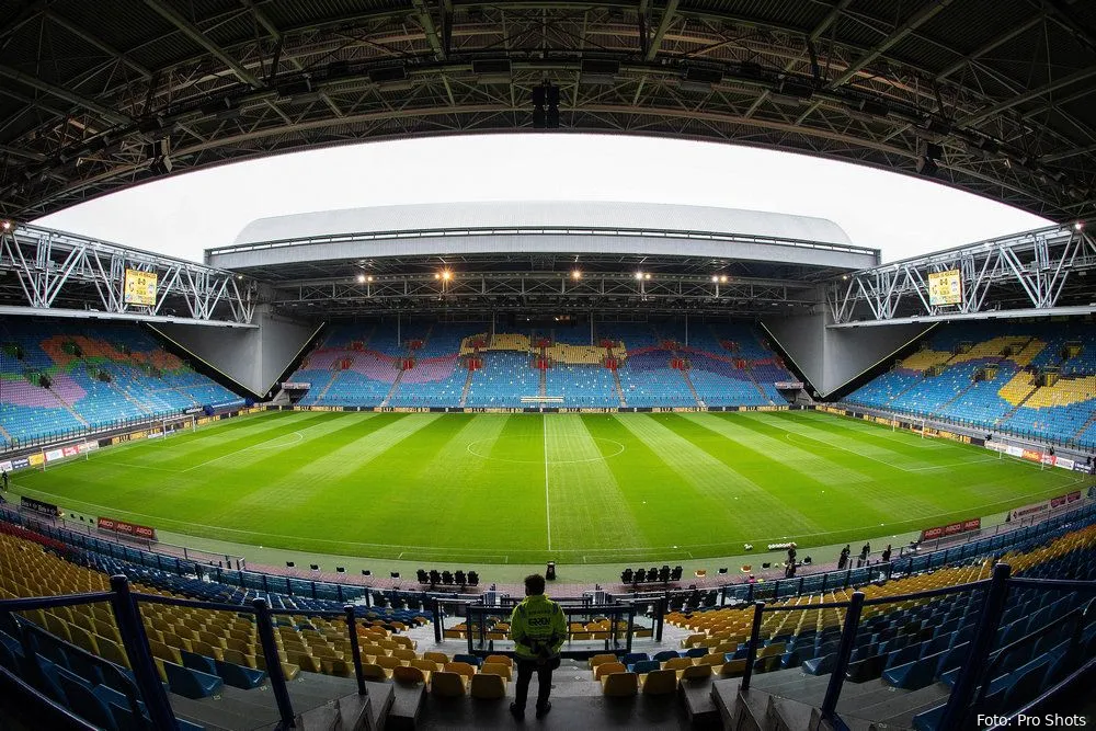 Concurrent Vitesse verliest na rood Openda, topscorer geschorst tegen FC Twente
