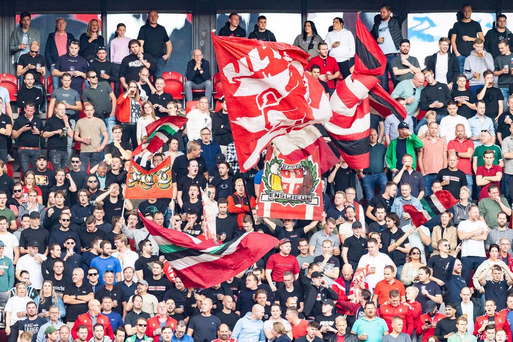 FC Twente doet na boete dringend beroep op rokende Twente-supporters