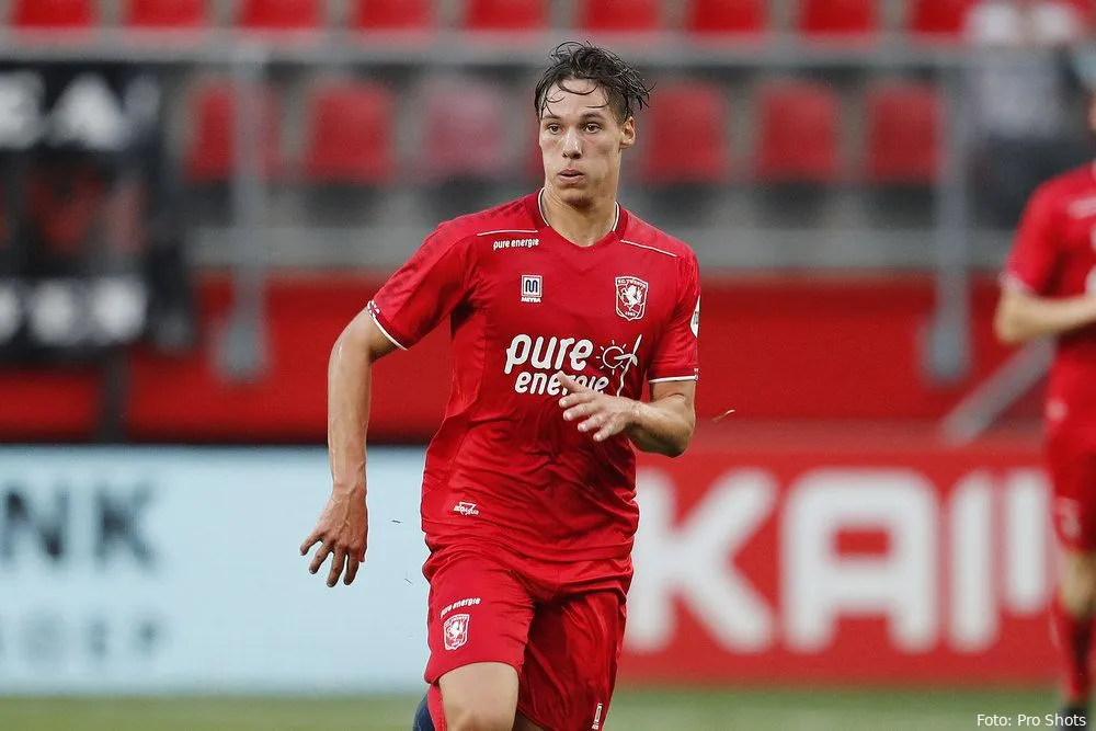 FC Twente eindigt met bizar jong tiental tegen PSV
