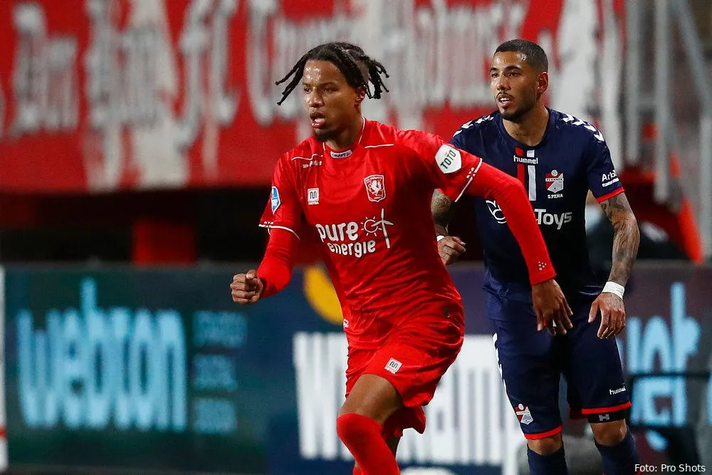 Ebuehi opgeleefd na zware periode: "Ik ben FC Twente erg dankbaar"