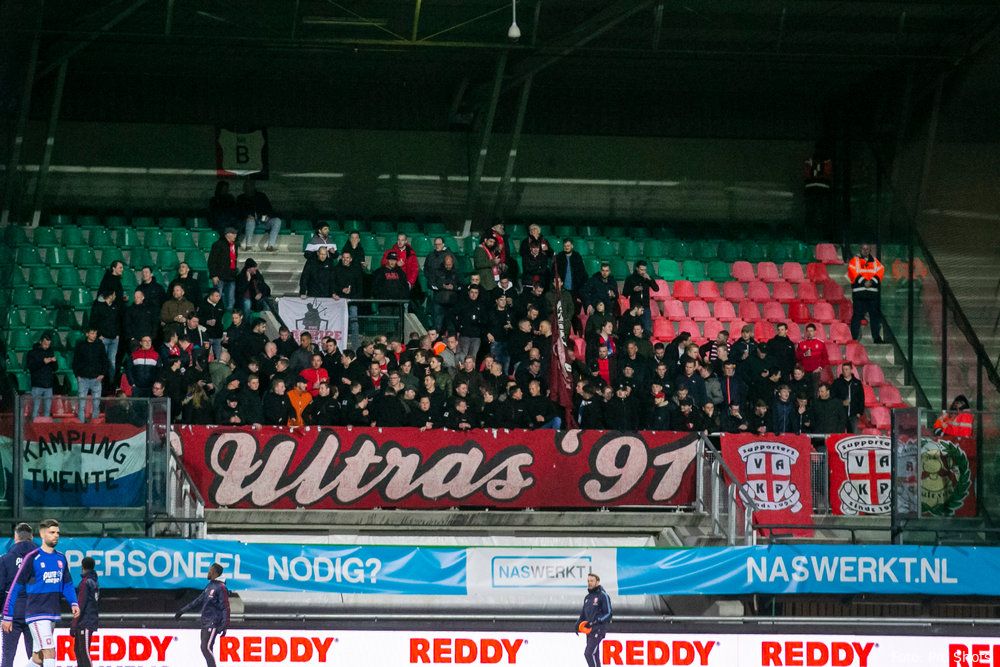 Twente-supporters mogen hossend en springend door het uitvak